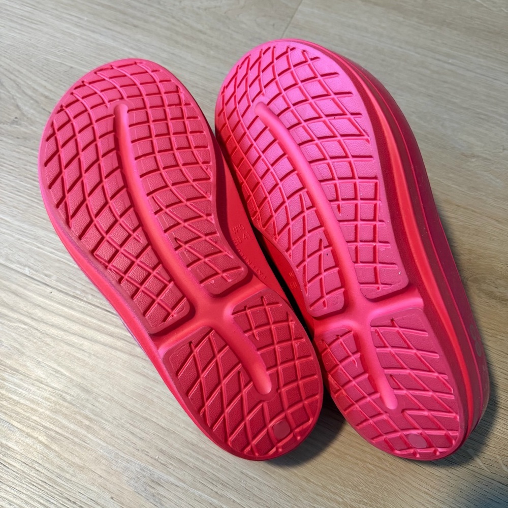 Oofos Women’s OOmega OOlala Sandal - Picture 7 of 8